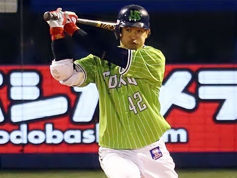 坂口選手が決勝のタイムリー内野安打