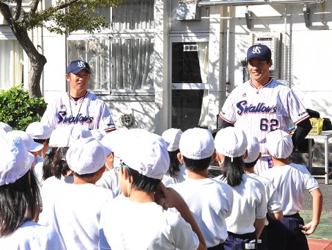 河端氏と徳山氏が品川区立浜川小学校で打ち方指導！