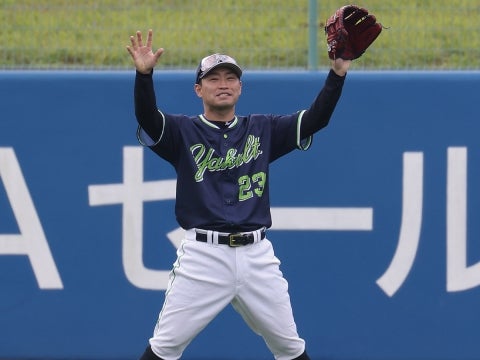 ノッカーにアピールする青木選手