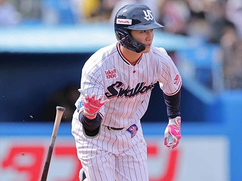 西川選手が2点タイムリーを放つ