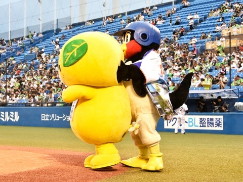 みきゃんをイジる、つば九郎