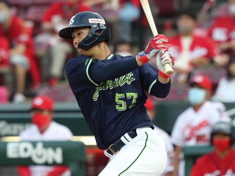 古賀選手が先制タイムリー！