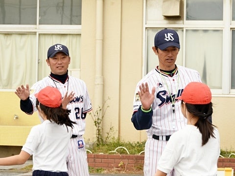 山部氏と河端氏が練馬区立練馬東小学校で打ち方指導！