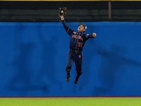 山崎選手がマルチ安打&好守！