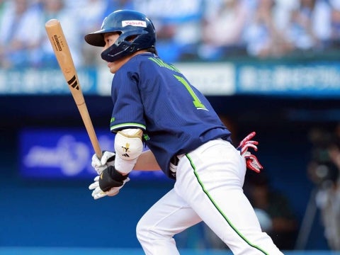 山田選手が8回に反撃のタイムリーを放つ