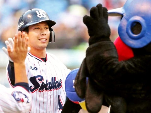 先頭打者本塁打となる19号ソロ