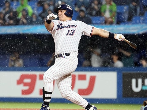 オスナ選手が2本のホームランを放つ活躍