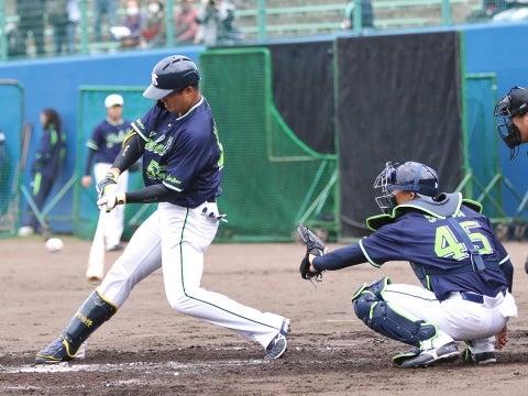 キャンプ初のシートバッティングを実施