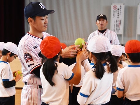 柔らかいボールを使って