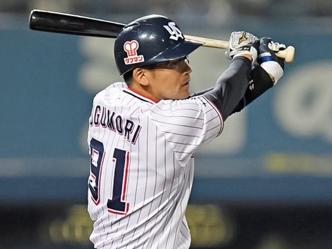 鵜久森選手が地元松山で凱旋タイムリー