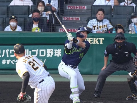 村上選手が貴重な追加点となるタイムリー二塁打を放つ！