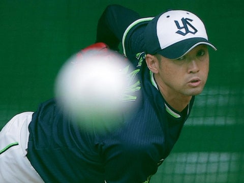 ブルペンに入る石山投手