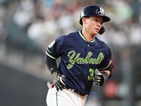 内山選手が同点に追いつく3号ソロを放つ