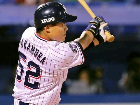 レフトスタンドへ飛び込む5号ソロ