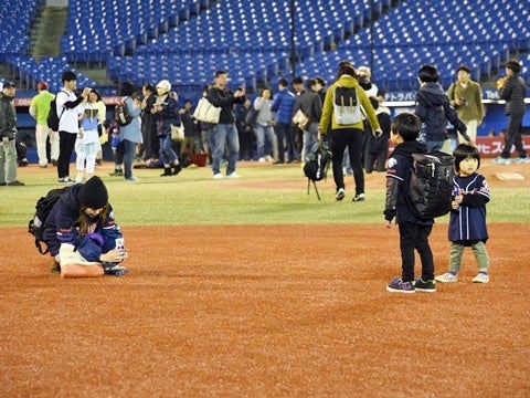 「グラウンド記念撮影会＆フライキャッチ体験会」を開催