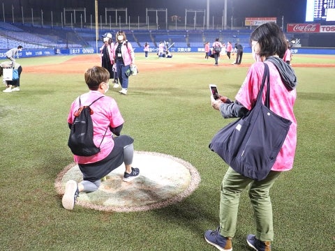 選手の真似をする方も