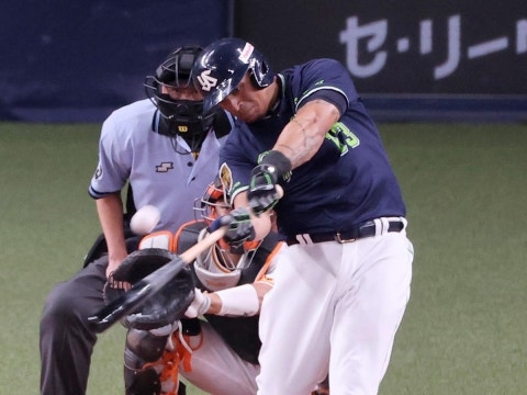 オスナ選手が先制の16号2ラン含む、5打点の活躍