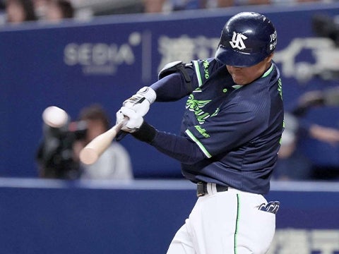 茂木選手が逆転の2号3ランを放つ