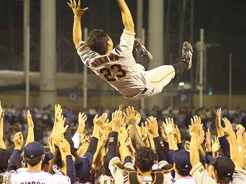 両チームで胴上げ