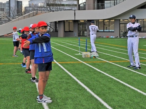 横にひねる動作