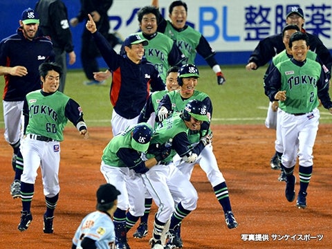 再び単独首位に