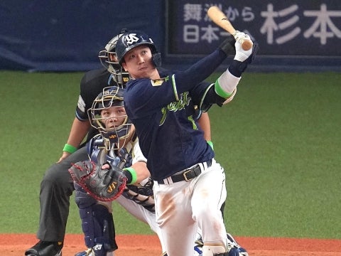 山田選手が先制の1号3ラン！