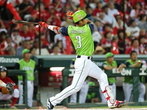 リードを広げるタイムリー二塁打