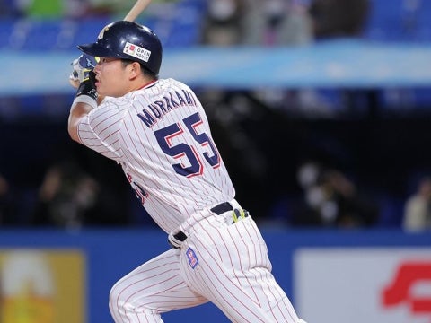 村上選手が4打点を挙げる活躍