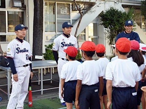現役選手の訪問に大喜び