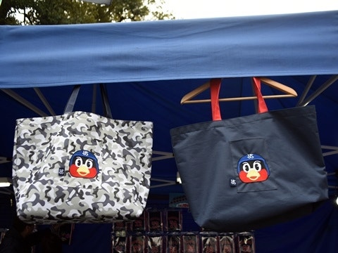 に*む様 東京ヤクルトスワローズ つば九郎サイン入り つばくろーれん トートバッ つば九郎トートバッグ | フォトギャラリー | 東京ヤクルトスワローズ