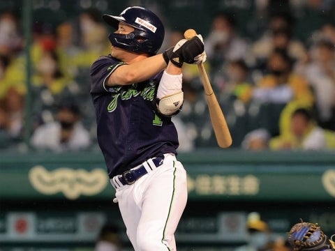 山田選手が21号ソロを放つ！