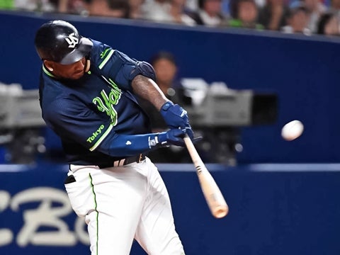 バレンティン選手の34号2ランで先制