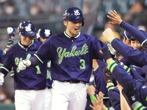 代打・西浦選手が勝ち越しの10号3ラン！