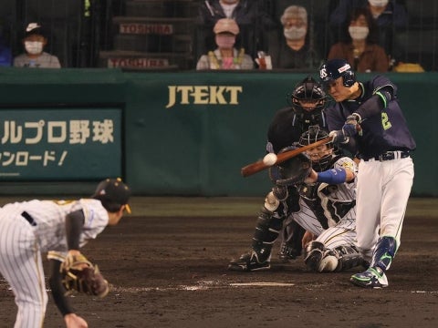 中村選手がタイムリーを放つ