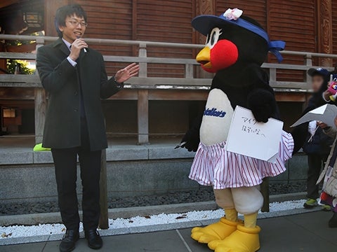 「マイクほそいな～」