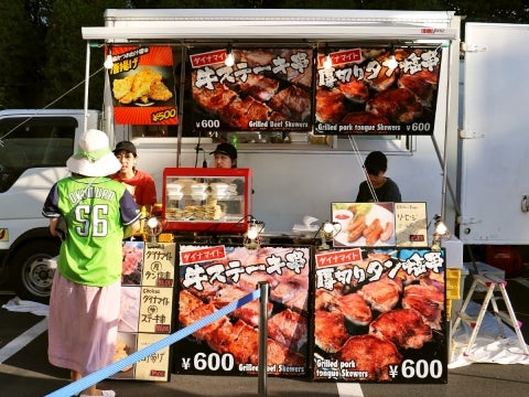 フードトラックも集合