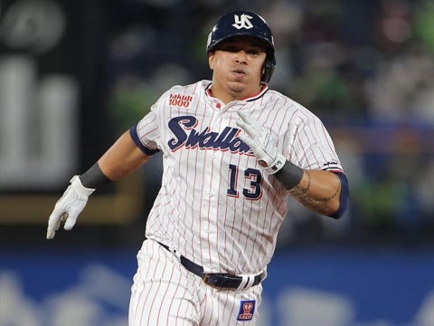 オスナ選手が激走で先制のホームを踏む！