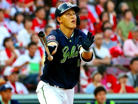 中山選手がライトスタンドへ飛び込む4号3ラン