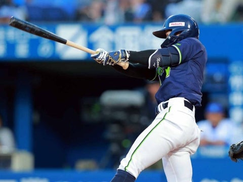 並木選手が先制タイムリーを放つ