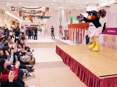 得意のダンスで会場が一体に