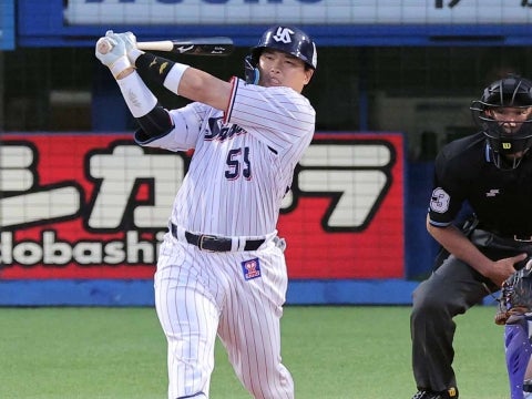 村上選手が2打席連続タイムリーを放つ