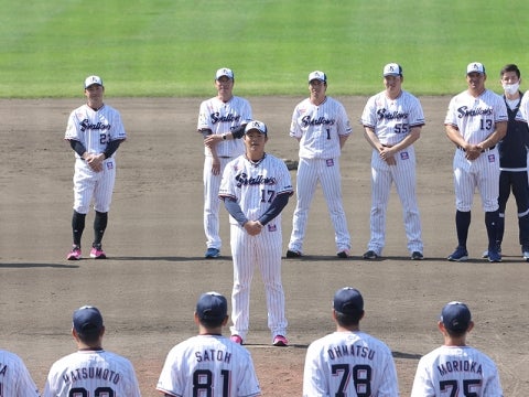 春季キャンプ打ち上げ、清水投手が手締め