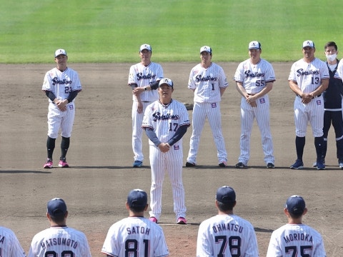 春季キャンプ打ち上げ、清水投手が手締め