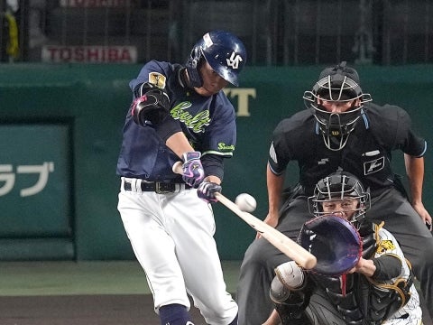 山崎選手が2点タイムリーを放つ！