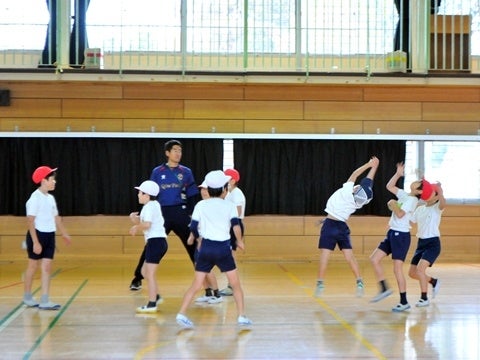 ボール拾いも楽しそう