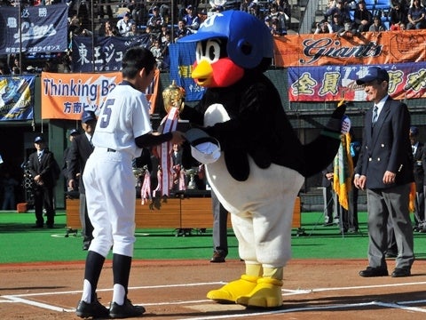 東京ヤクルトスワローズ杯返還
