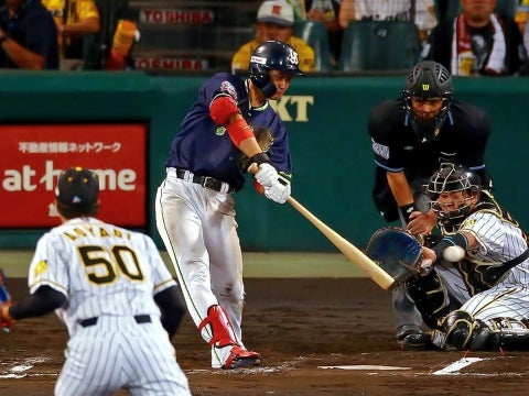 奥村選手が一時勝ち越しとなるタイムリー二塁打