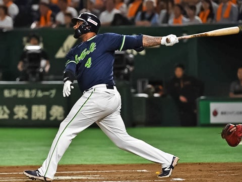 バレンティン選手が2本のタイムリー