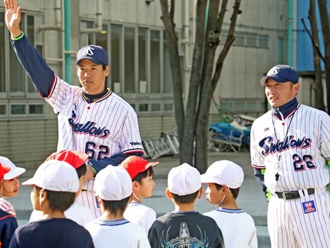 河端氏と徳山氏が世田谷区立八幡山小学校で投げ方指導！