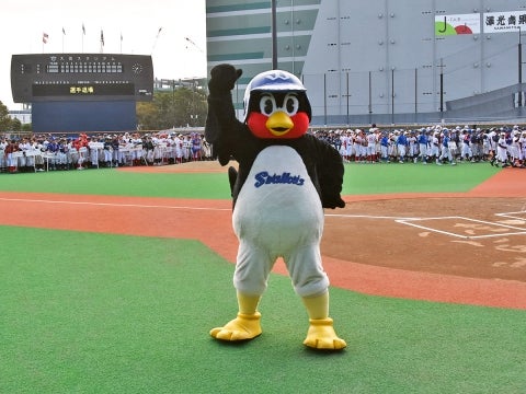 つば九郎が「第36回東京23区少年軟式野球大会」開会式に登場!!